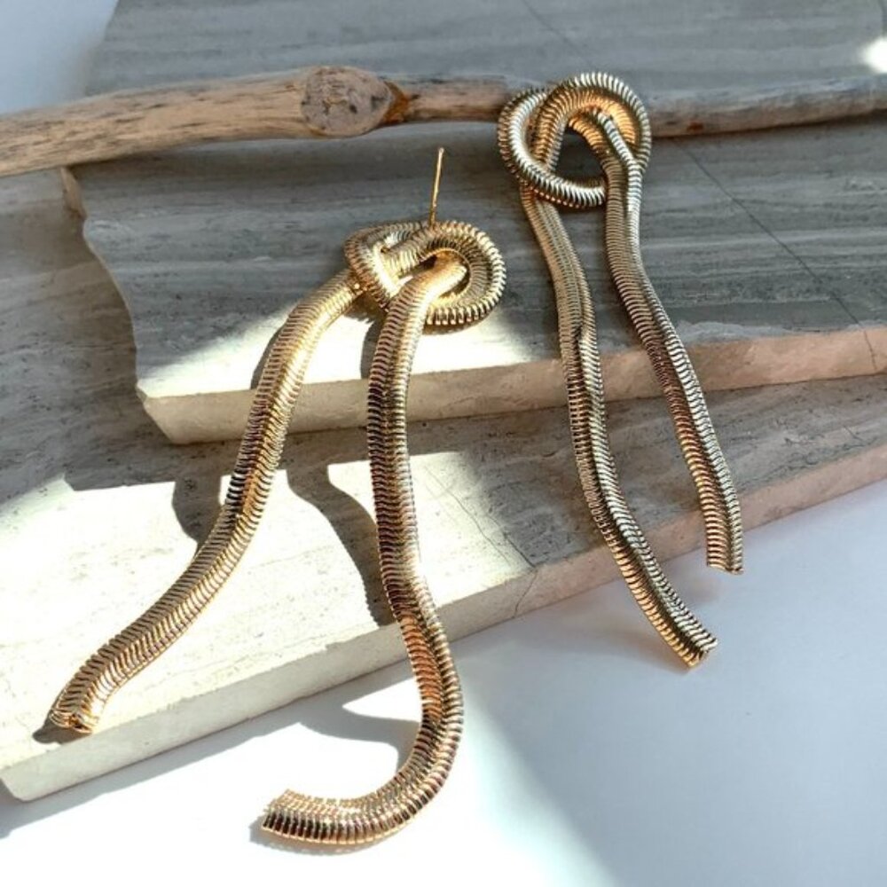 New ~ Anthropologie Snake Chain Loop Long Gold Ea… - image 8